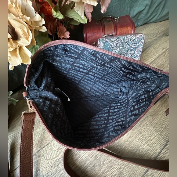 Steve Madden Crossbody Hobo Bag Purse w/Sakroots Wallet - Earth Tone Bag - Picture 5 of 12